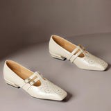 Marisol | Escarpin Mary Jane com dupla fivela em couro perfurado