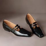 Marisol | Escarpin Mary Jane com dupla fivela em couro perfurado
